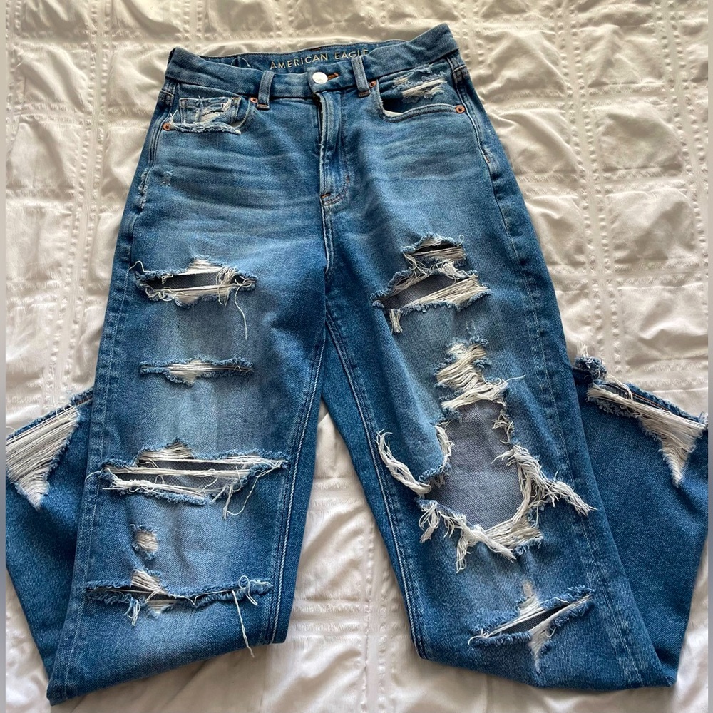 American Eagle Cruvy Mom jean high rise regular